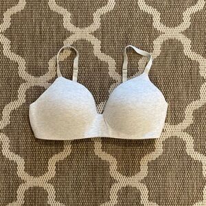 Victoria’s Secret T-shirt lightly lined wireless bra, size 38DD